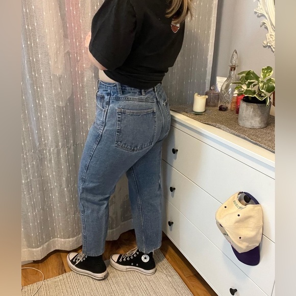 Medium wash denim - Picture 2 of 4